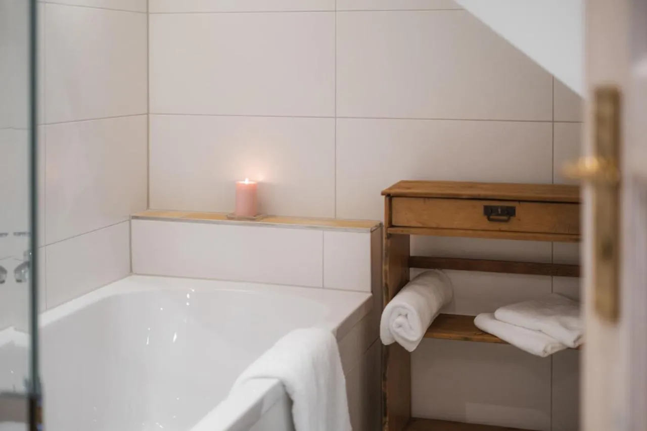 Historische Wohnung mit gehobenem Ambiente Walting 0*,  Deutschland