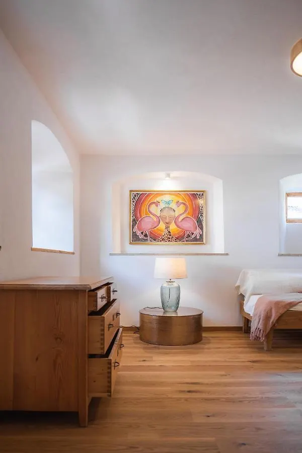 Historische Wohnung Mit Gehobenem Ambiente Walting
