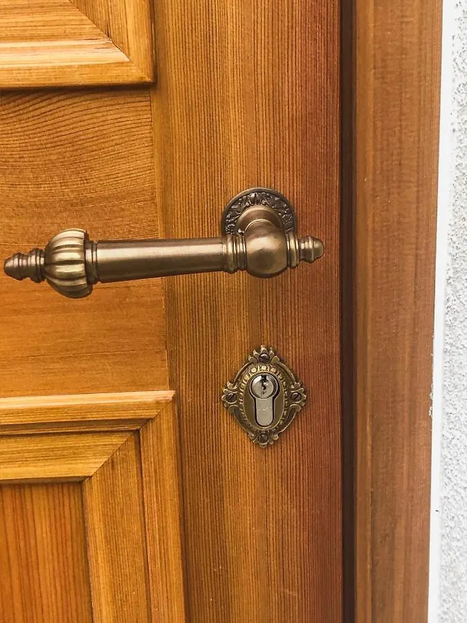 Historische Wohnung Mit Gehobenem Ambiente Walting 0*,  Germany