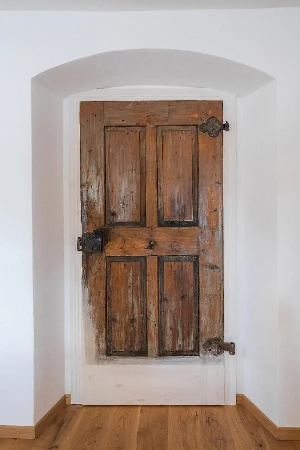 Historische Wohnung Mit Gehobenem Ambiente Walting
